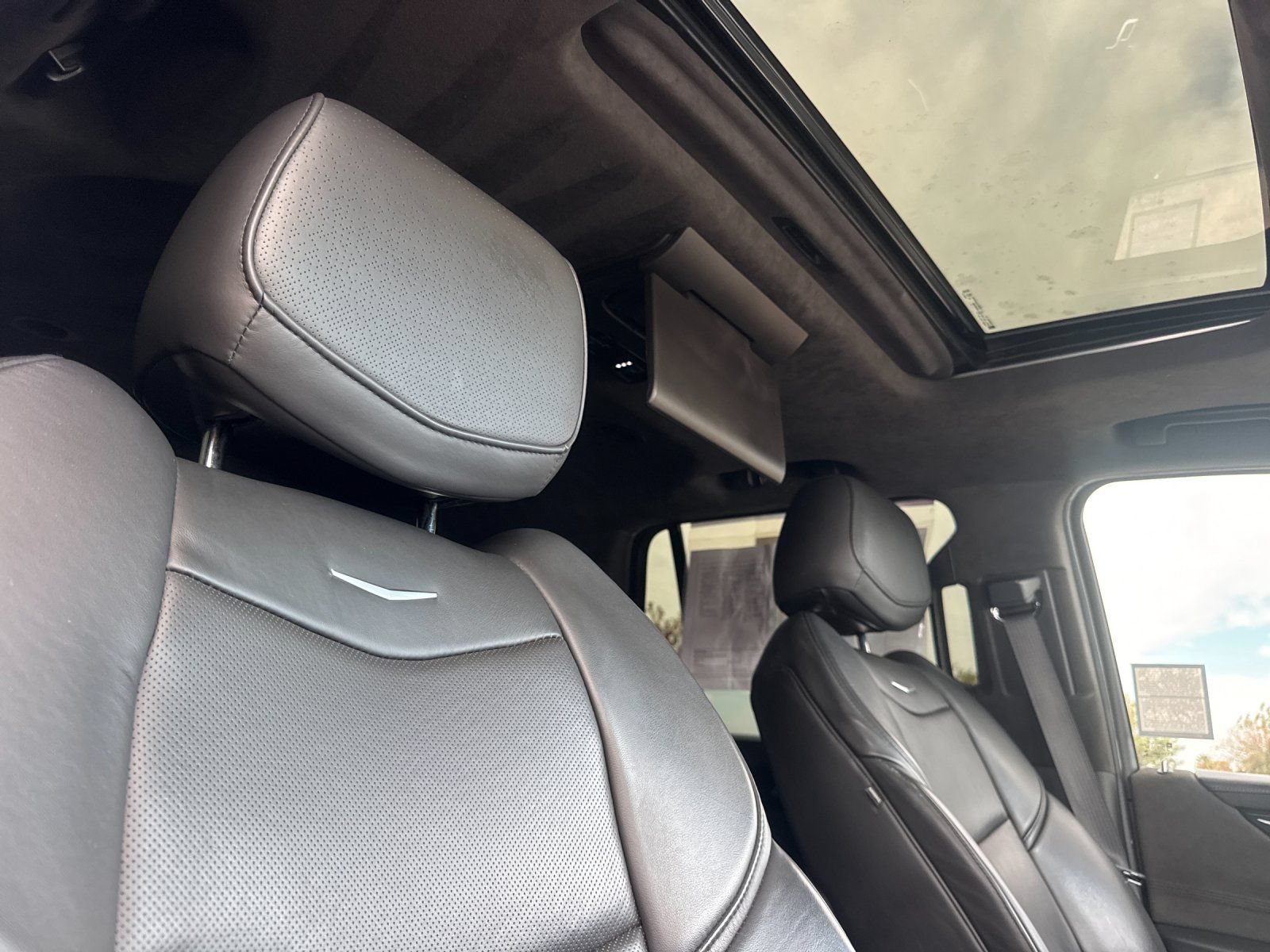 Used 2020 Cadillac Escalade Platinum w/ Escalade Sport Edition AWD/4WD image 20