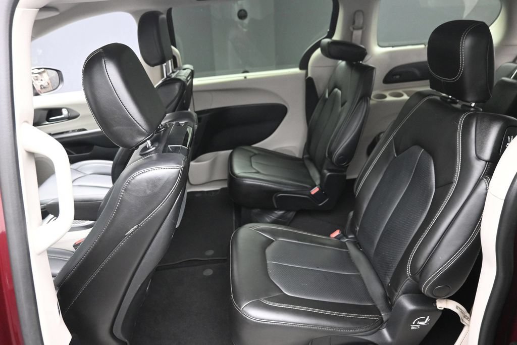 Used 2023 Chrysler Pacifica Touring-L w/ Uconnect Theater Family Group AWD/4WD image 14