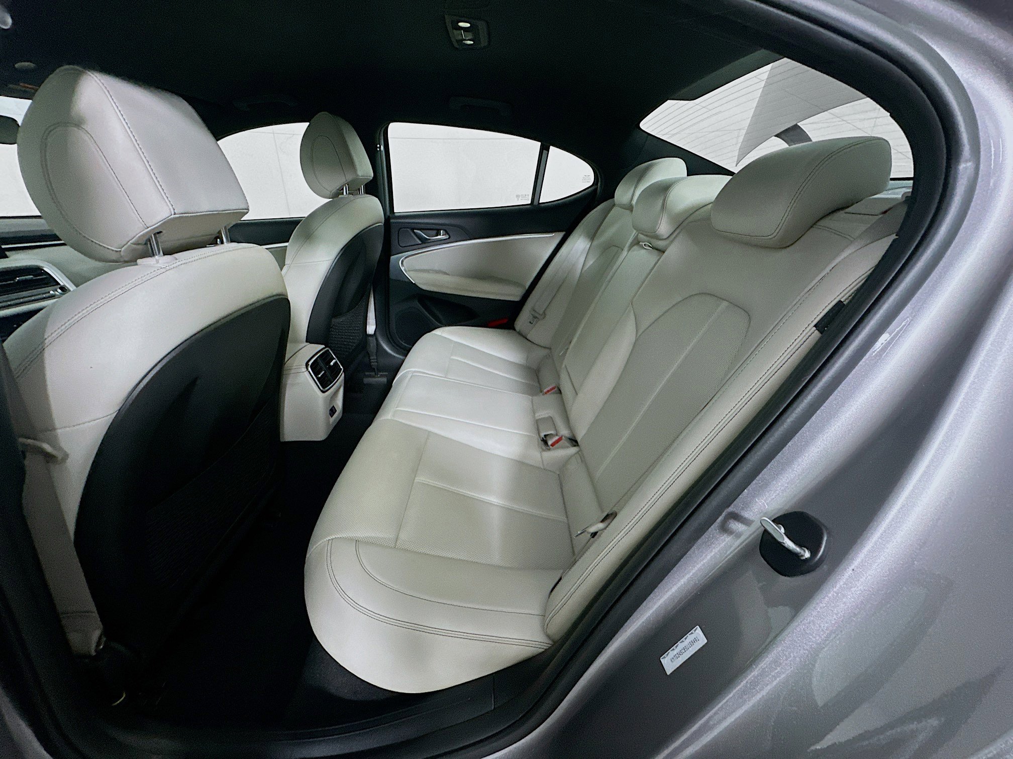 Used 2025 Genesis G70 2.5T image 29