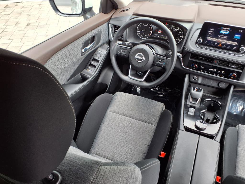 Used 2023 Nissan Rogue SV image 16