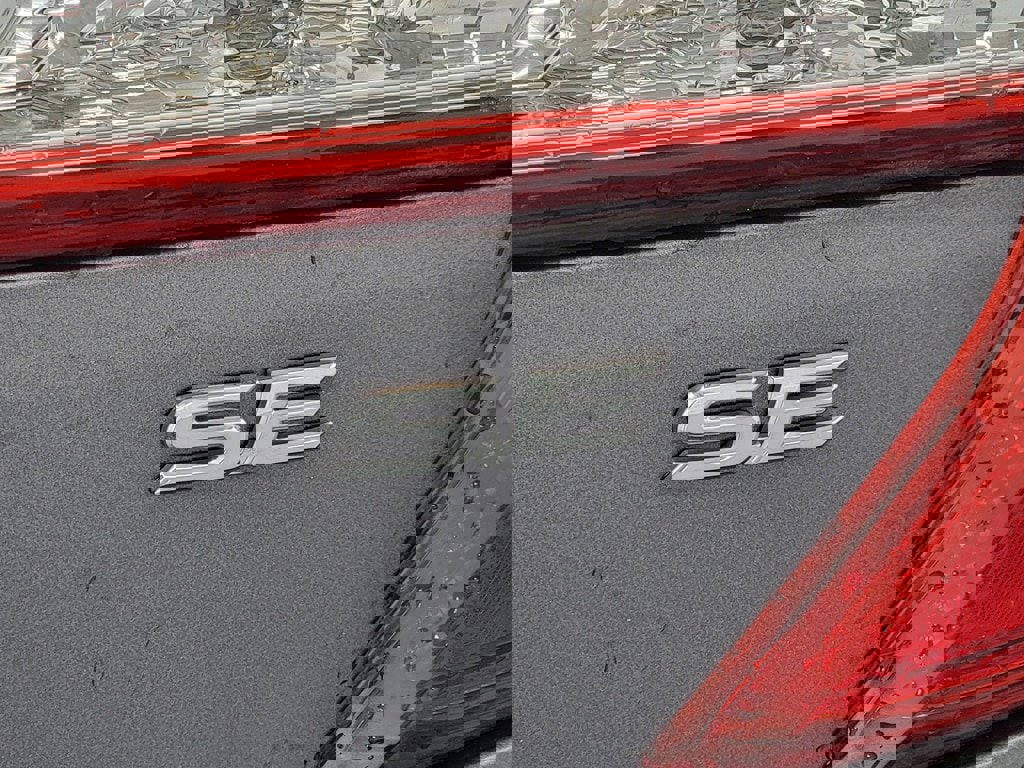 Used 2014 Toyota Camry SE FWD image 10