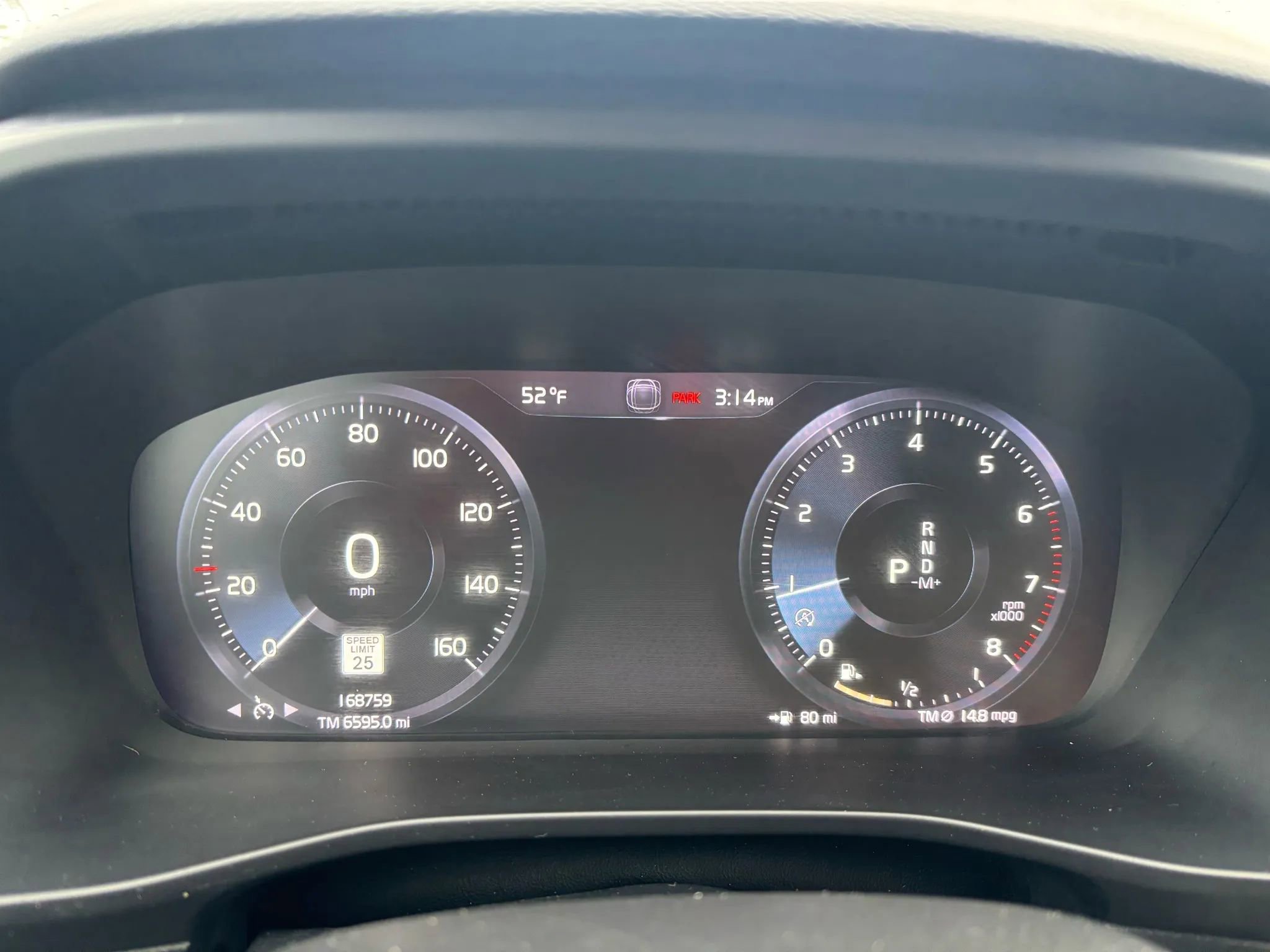 Used 2019 Volvo XC40 T5 Momentum image 32