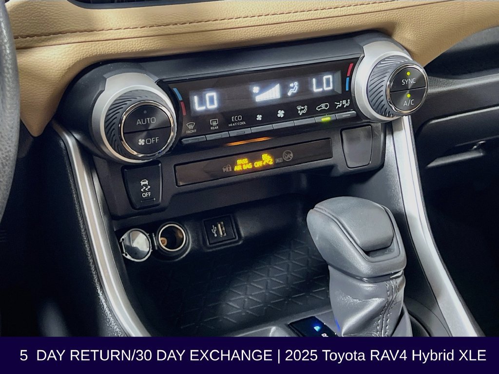 Used 2025 Toyota RAV4 XLE AWD/4WD image 21