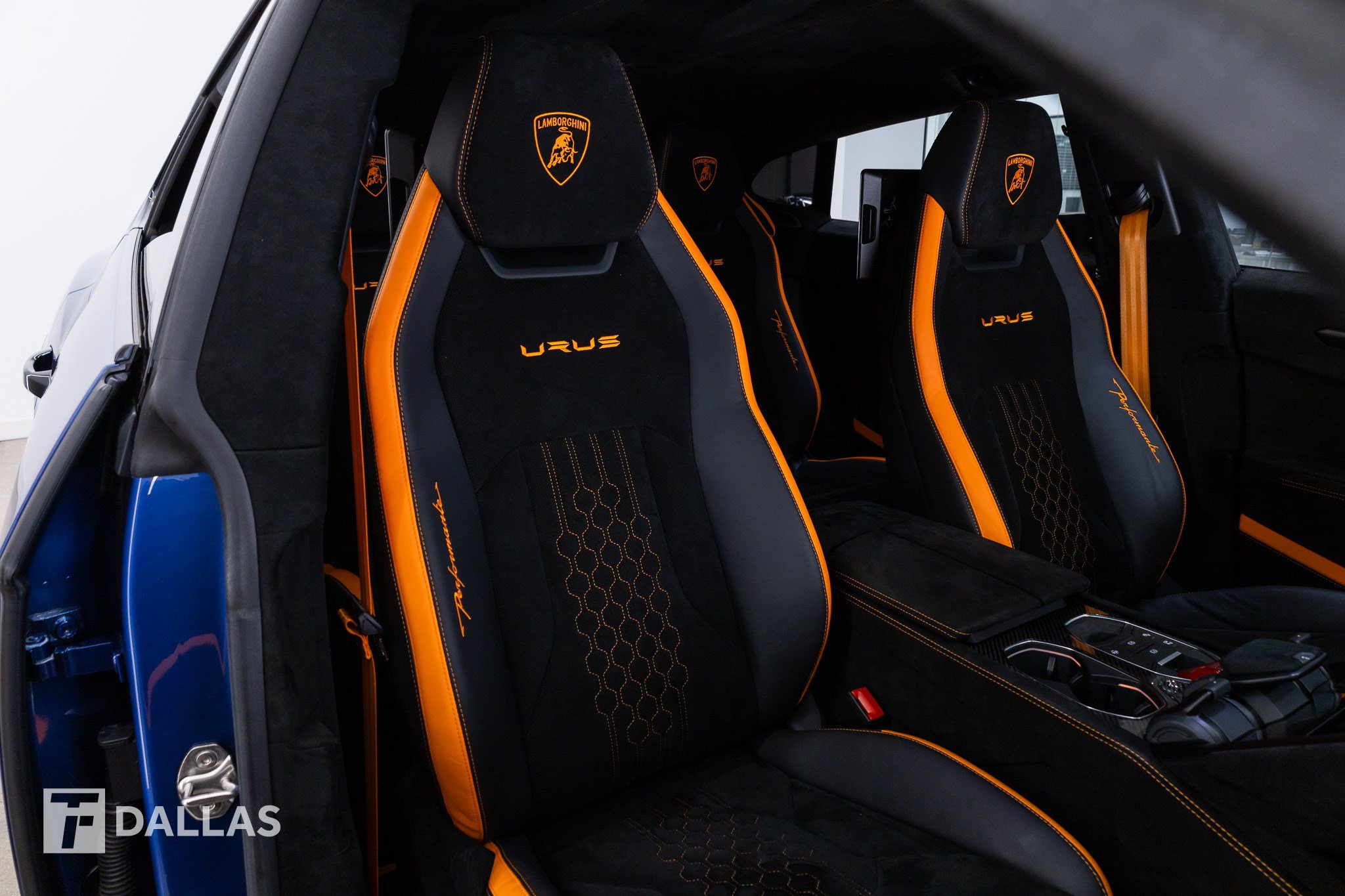 Used 2023 Lamborghini Urus Performante AWD/4WD image 54