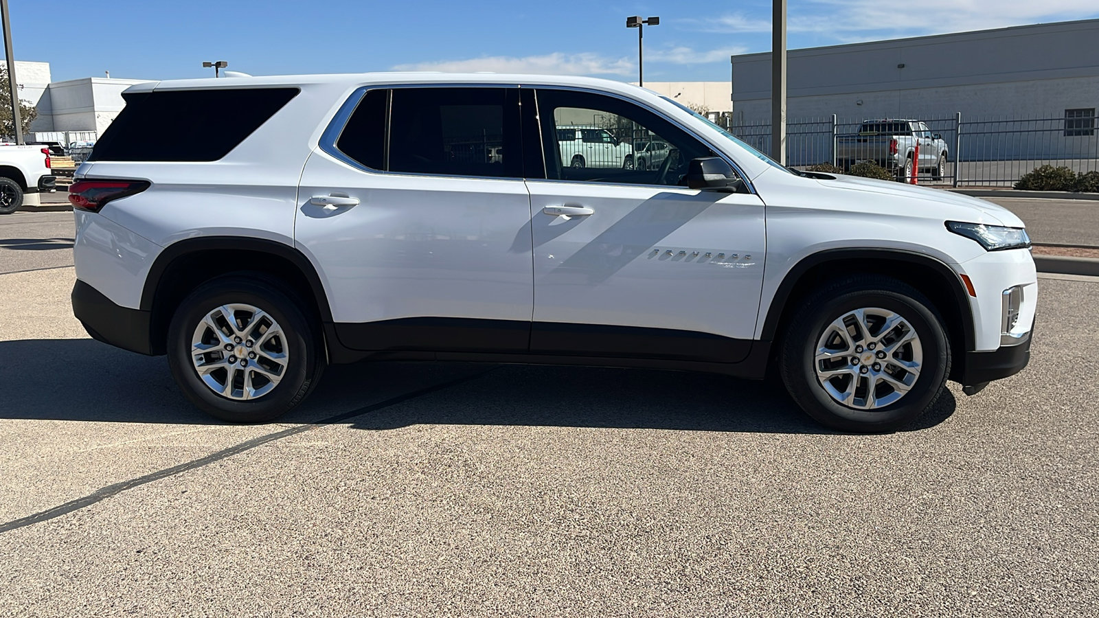 Used 2023 Chevrolet Traverse LS image 9