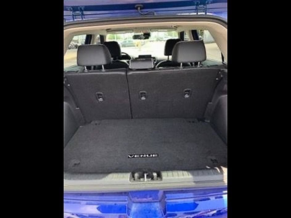 Used 2024 Hyundai Venue Limited FWD image 13