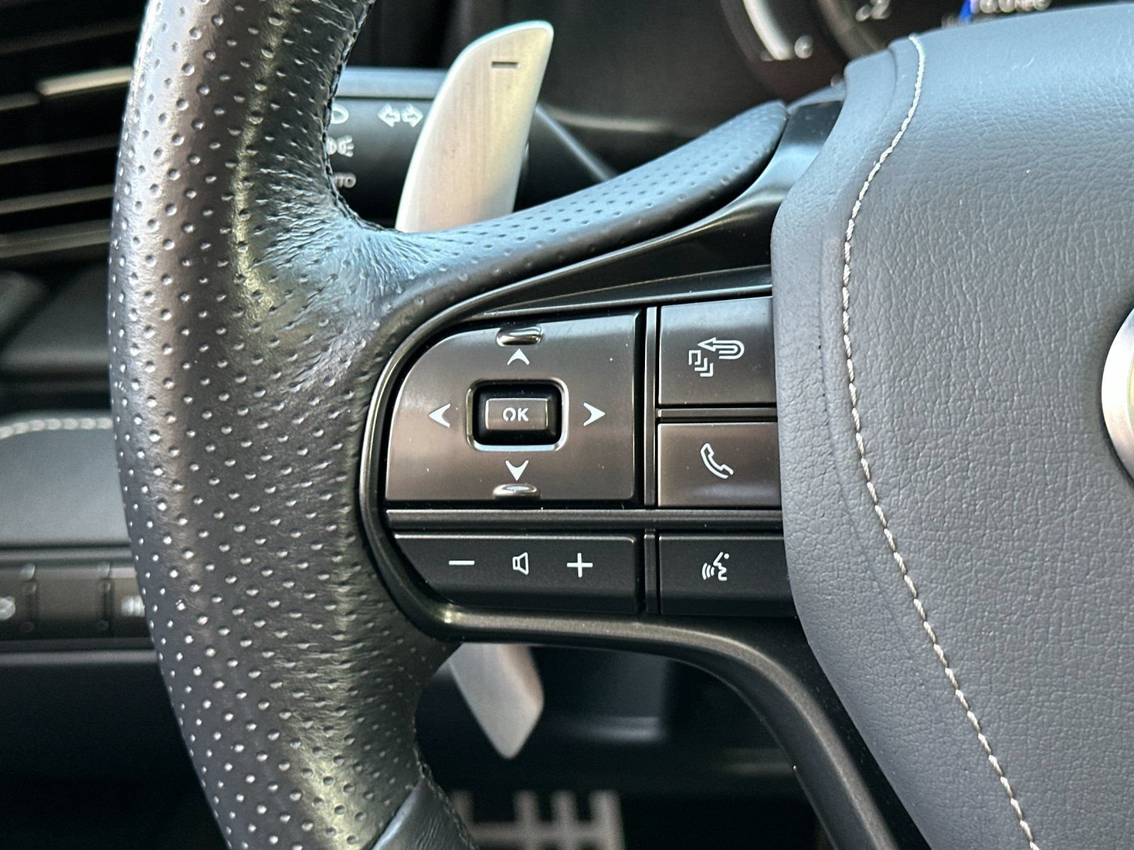 Used 2018 Lexus LC 500 Coupe w/ Sport Package RWD image 24
