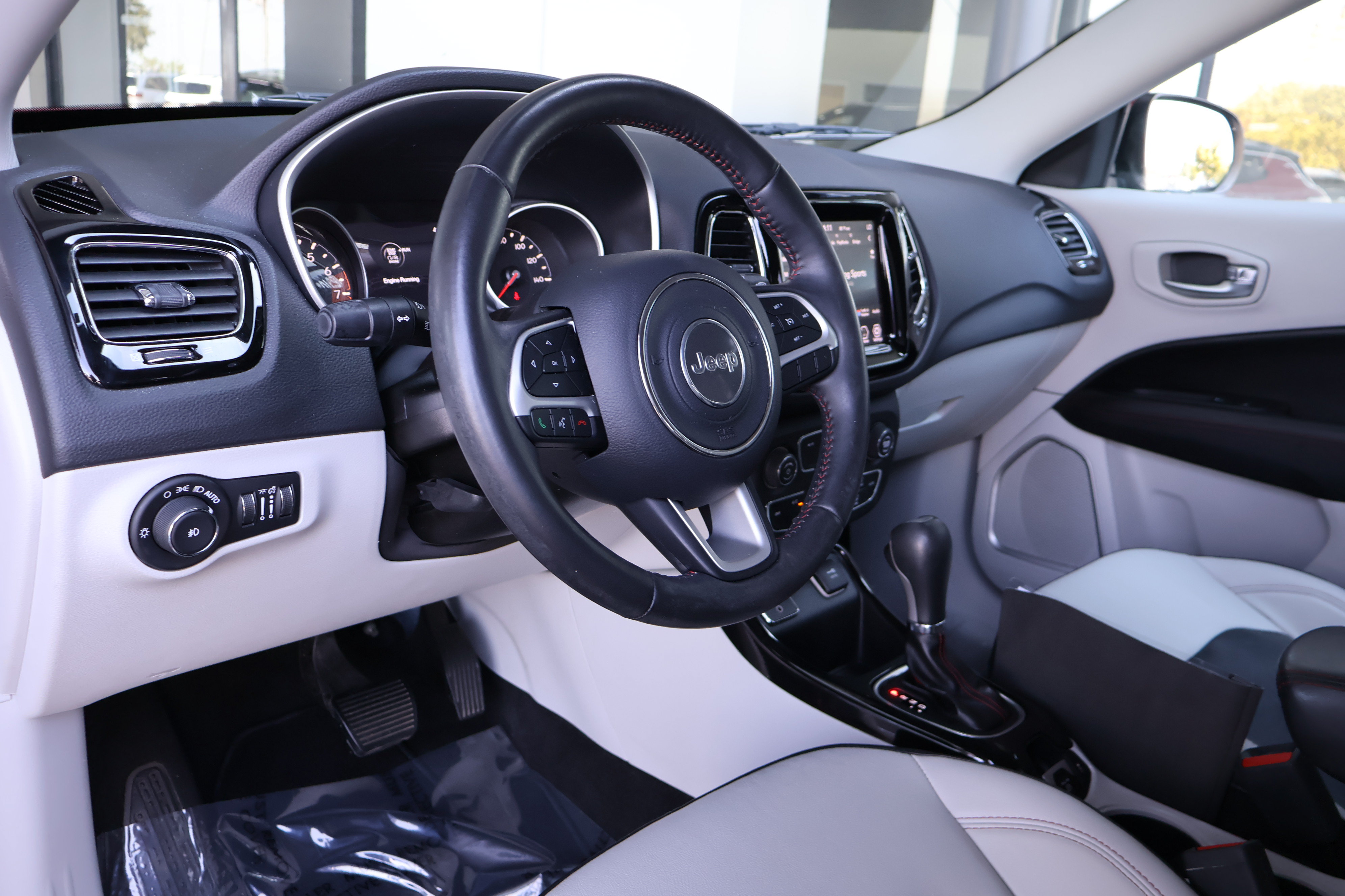 Used 2019 Jeep Compass Limited FWD image 12