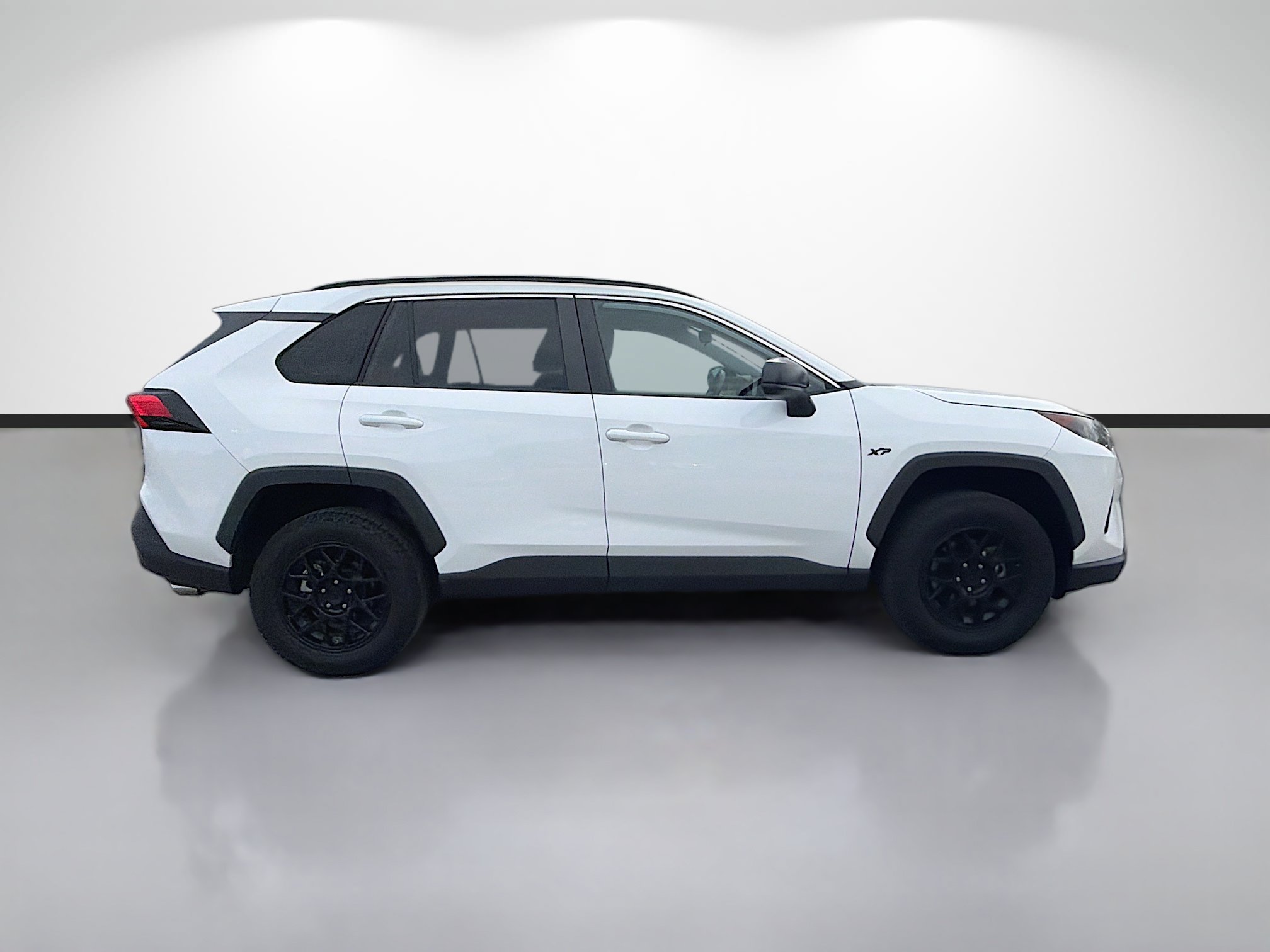 Used 2021 Toyota RAV4 LE FWD image 2