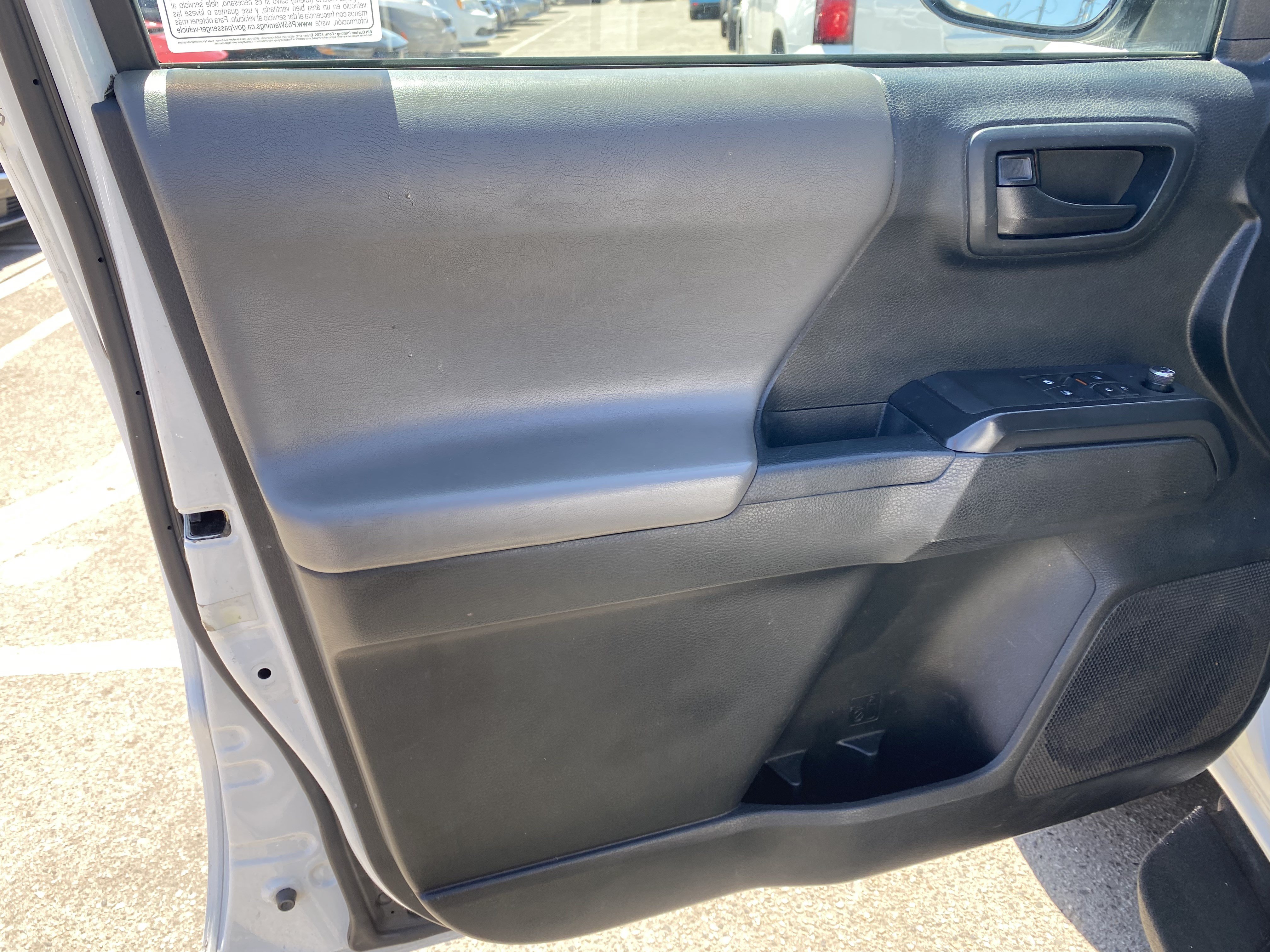 Used 2016 Toyota Tacoma SR RWD image 17