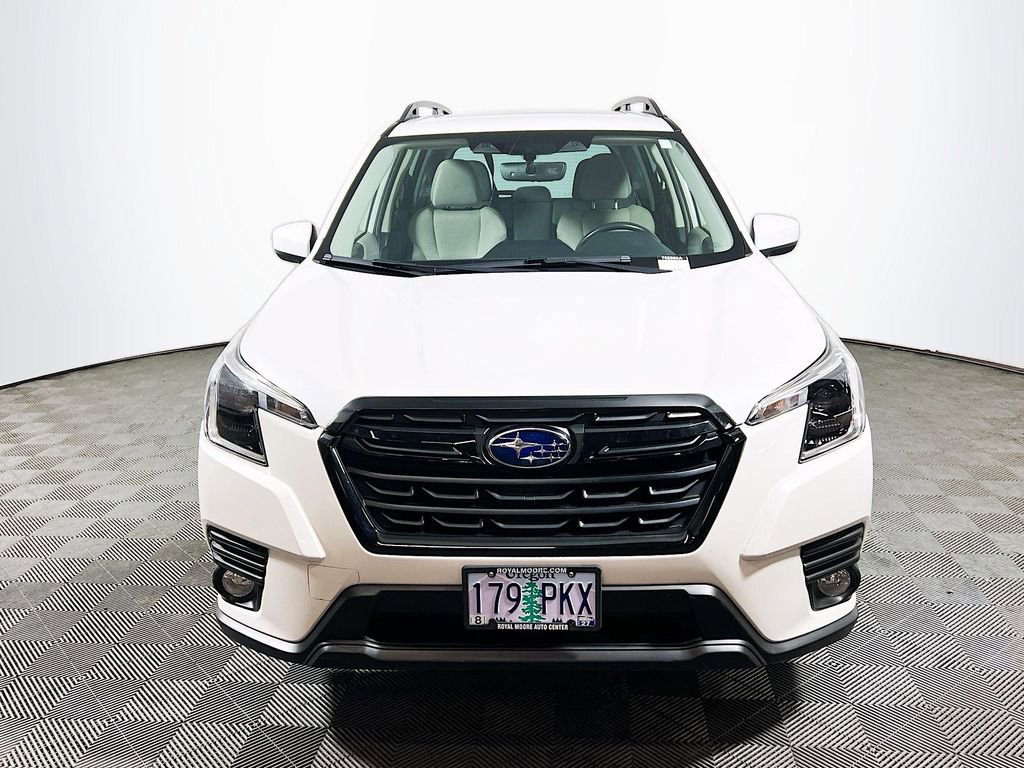 Used 2023 Subaru Forester Premium image 2