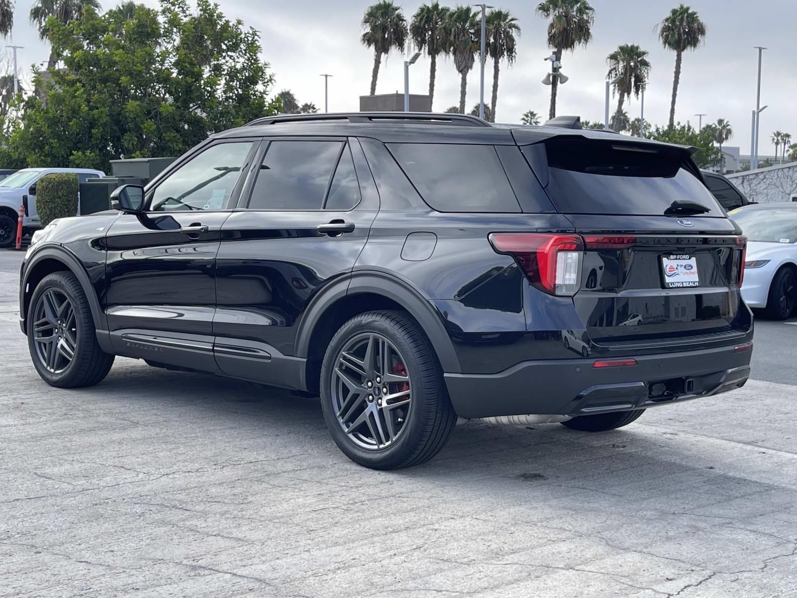 New 2026 Ford Explorer ST-Line w/ ST-Line Street Pack RWD image 4