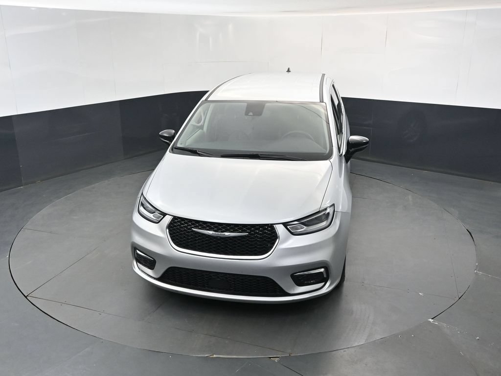 Used 2024 Chrysler Pacifica Touring-L FWD image 30