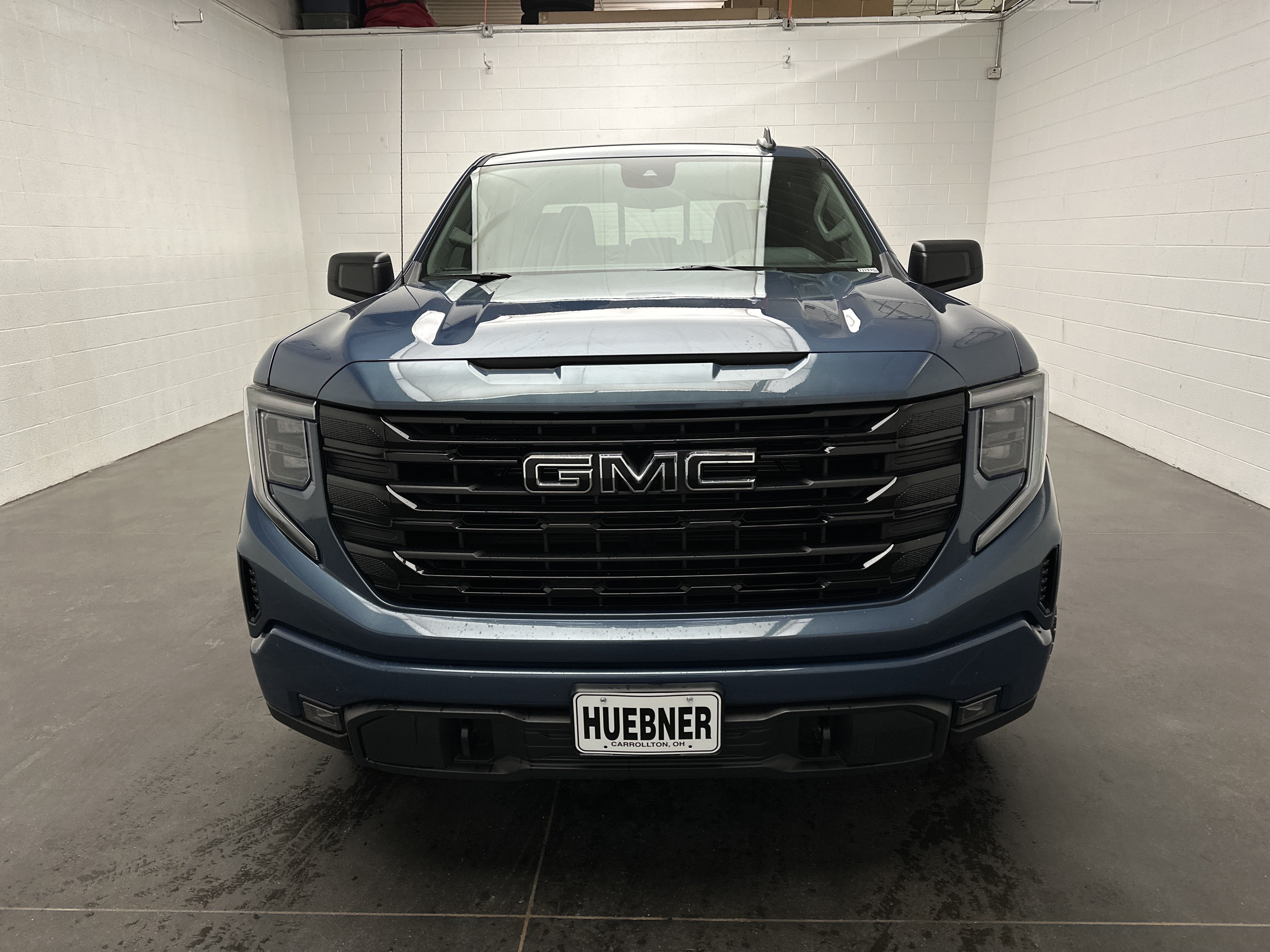 Used 2026 GMC Sierra 1500 Elevation w/ LPO, Elevation Black Package AWD/4WD image 3