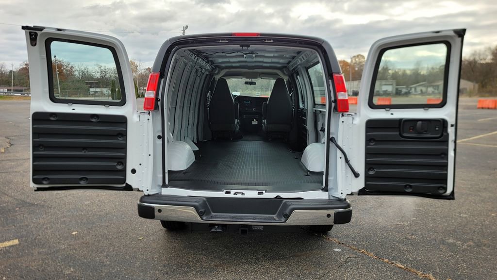 New 2025 Chevrolet Express 2500 Extended image 11