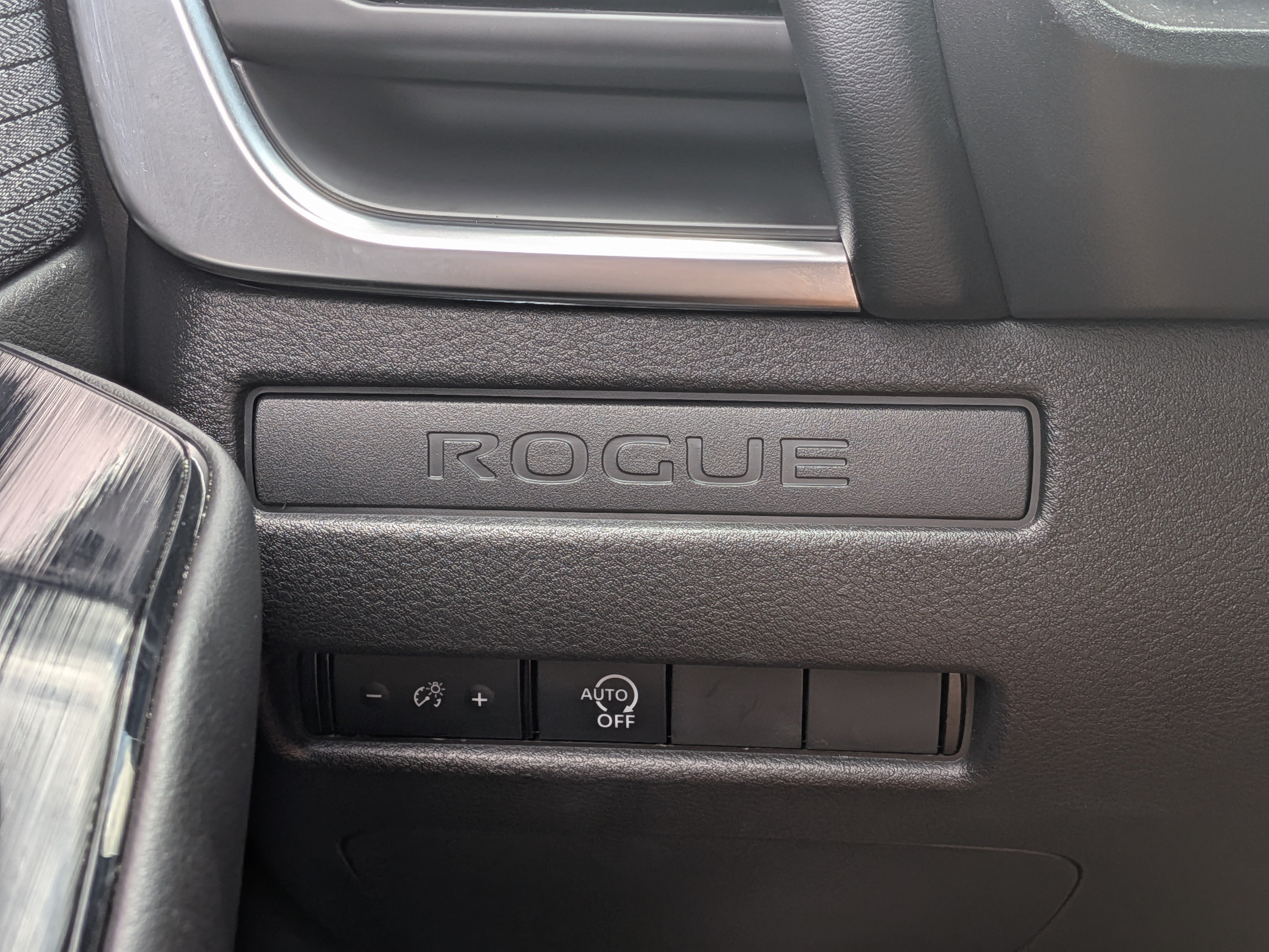 Used 2023 Nissan Rogue S FWD image 23