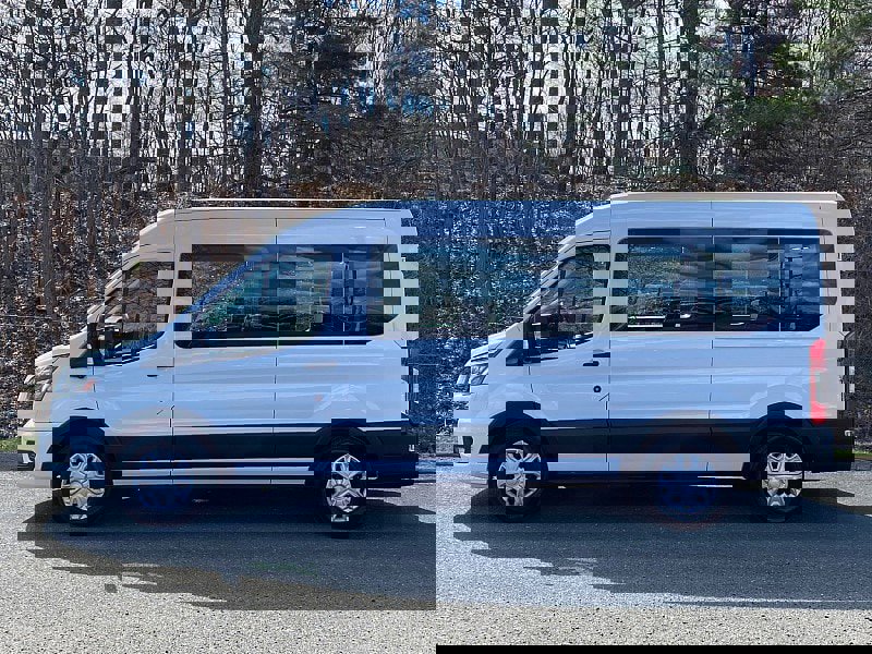 Used 2023 Ford Transit 350 XLT image 4