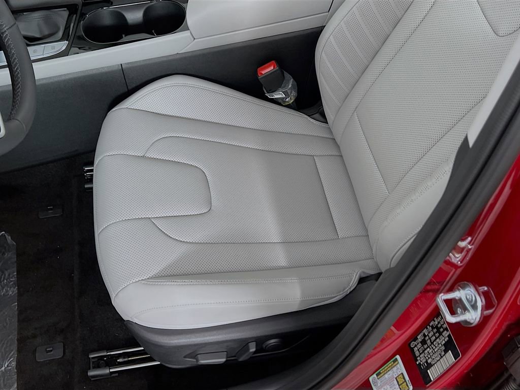 New 2025 Hyundai Elantra Limited image 18