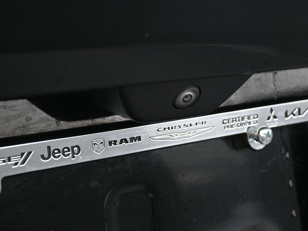 Used 2023 Jeep Grand Cherokee L Laredo image 32