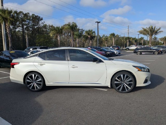 Used 2021 Nissan Altima 2.5 SR w/ SR Premium Package FWD image 2