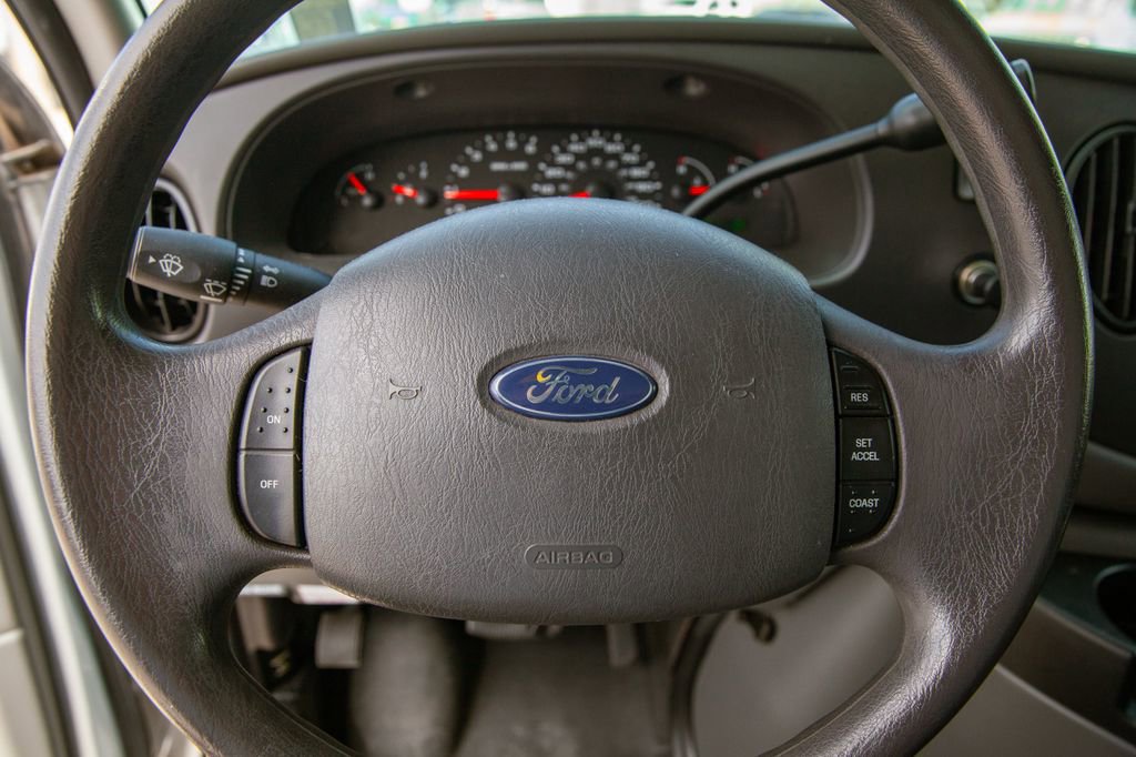 Used 2005 Ford E-350 and Econoline 350 Super Duty image 14