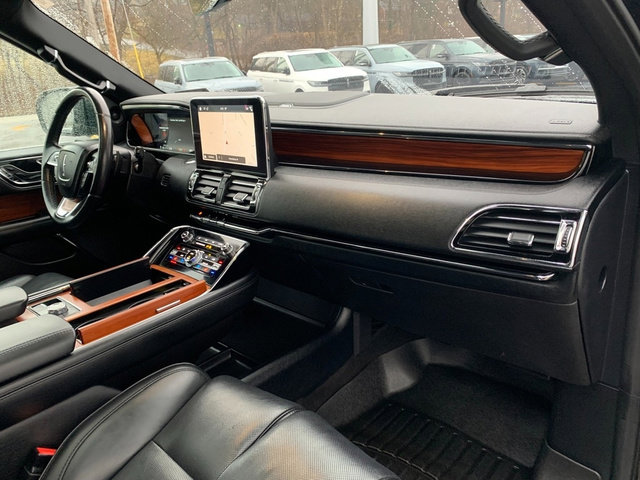 Used 2019 Lincoln Navigator Reserve image 13