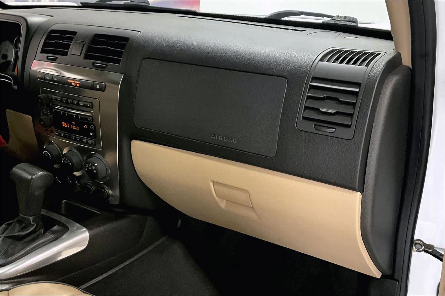 Used 2010 HUMMER H3T Luxury w/ Appearance Package AWD/4WD image 19