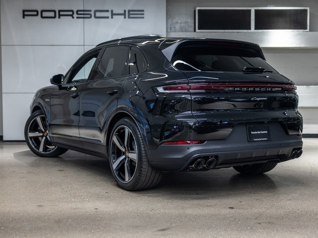 Used 2026 Porsche Cayenne E-Hybrid AWD/4WD image 3