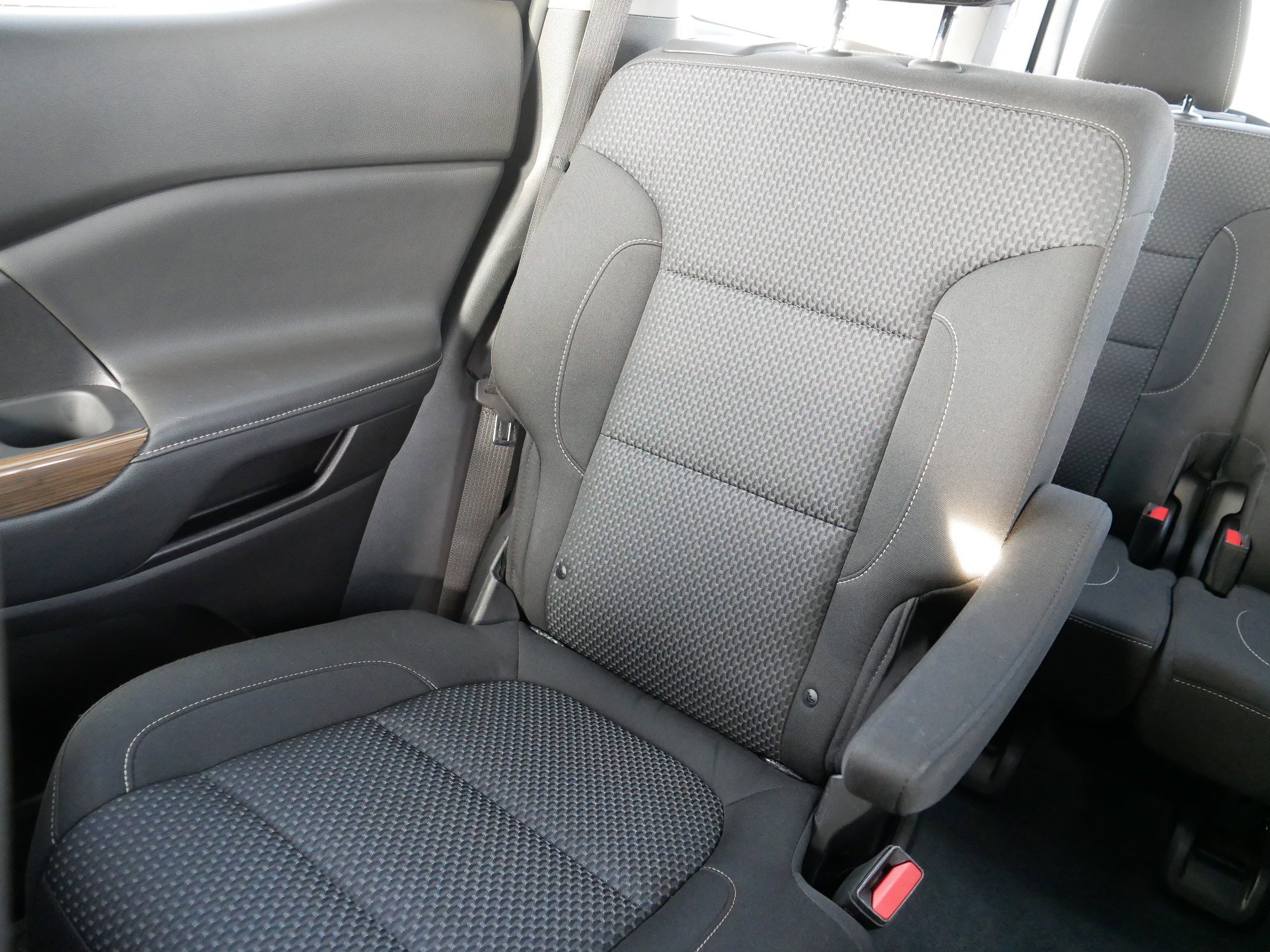 Used 2023 GMC Acadia SLE w/ Driver Convenience Package image 12