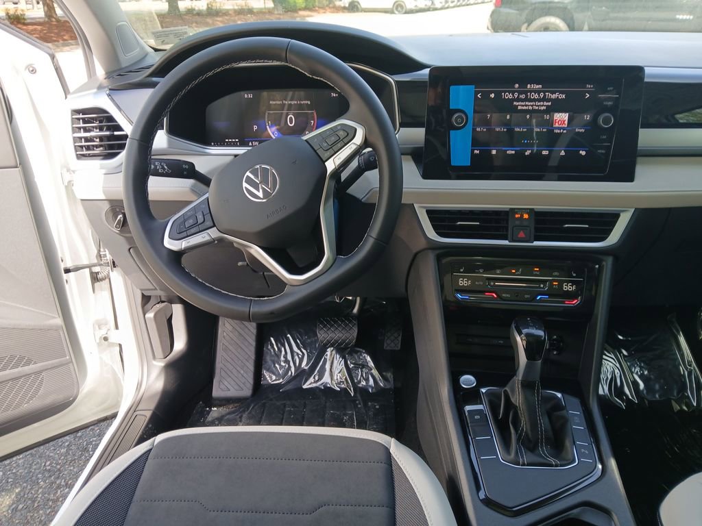 New 2026 Volkswagen Taos SE FWD image 13
