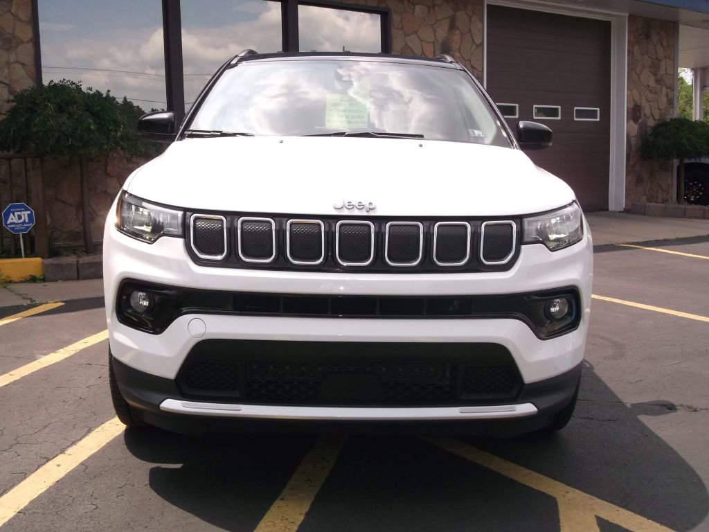 Used 2022 Jeep Compass Limited image 2