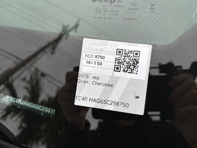 Used 2025 Jeep Grand Cherokee Laredo image 20