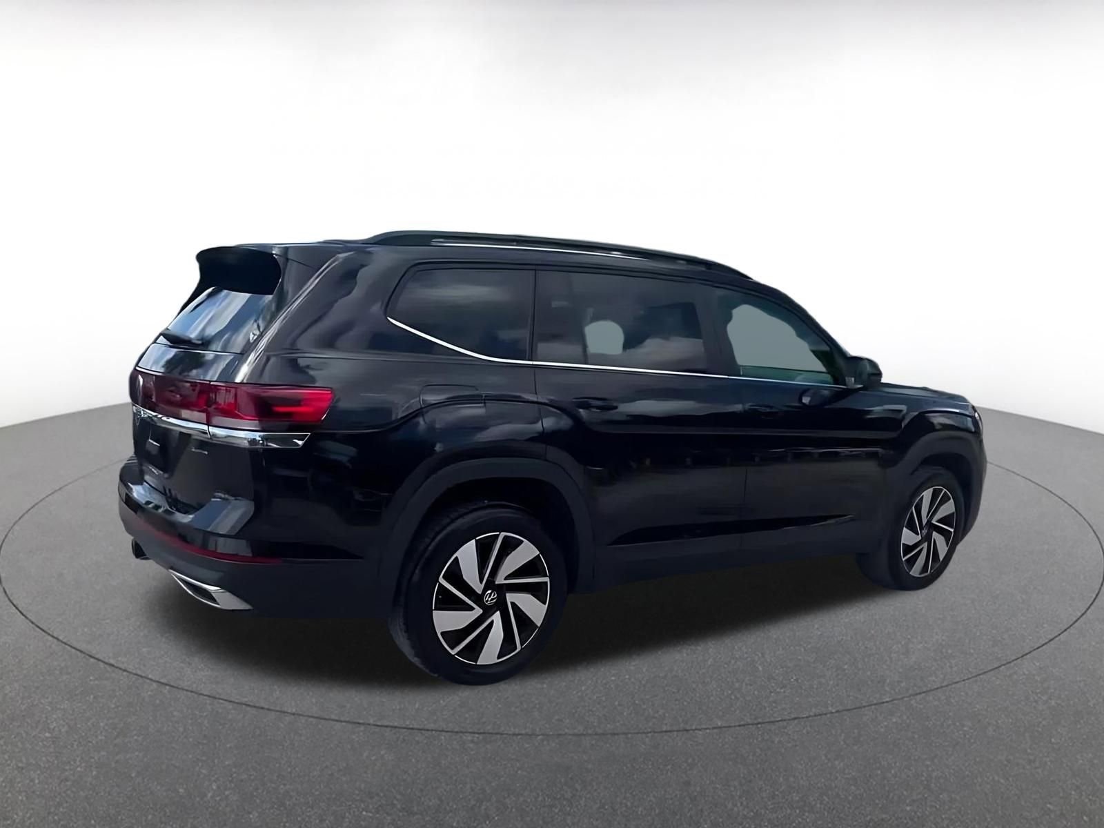 Used 2025 Volkswagen Atlas SE AWD/4WD image 15