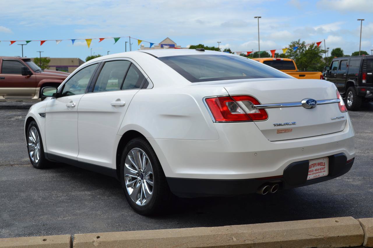 Used 2010 Ford Taurus Limited AWD/4WD image 5