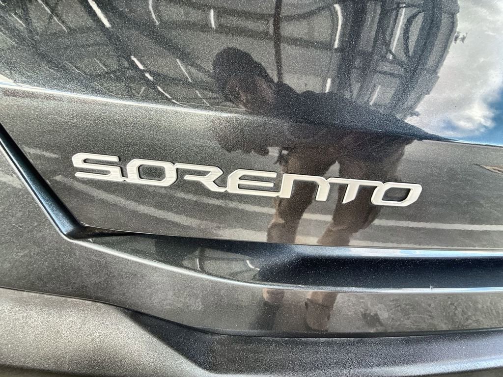 Used 2024 Kia Sorento S image 24