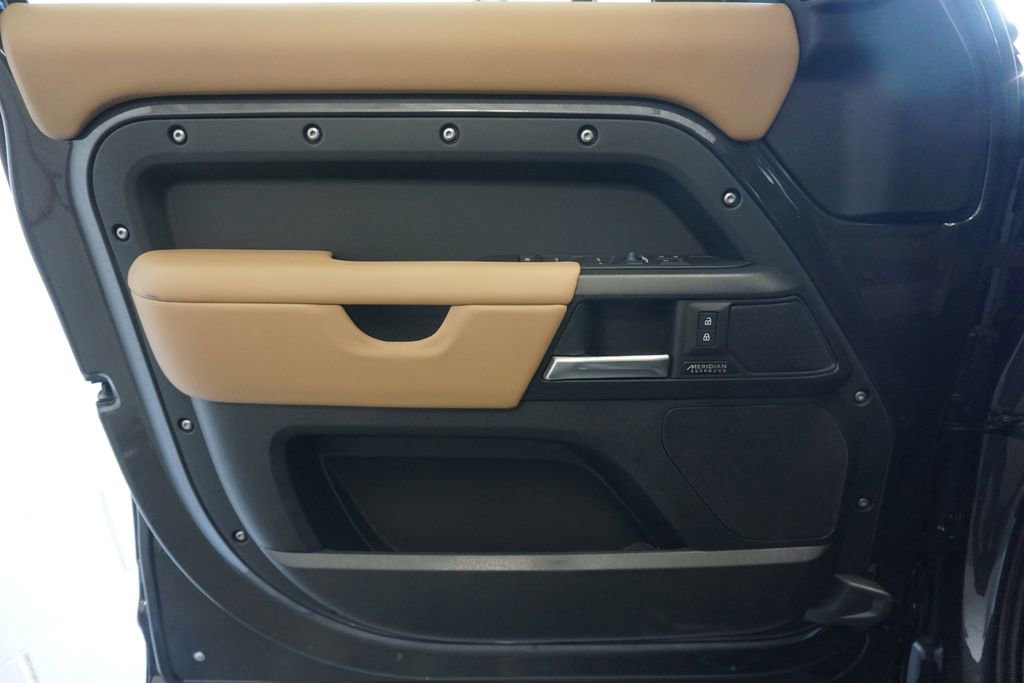 New 2025 Land Rover Defender 130 V8 image 17