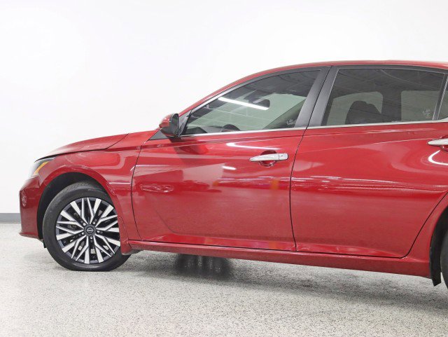 Used 2023 Nissan Altima 2.5 SV image 11