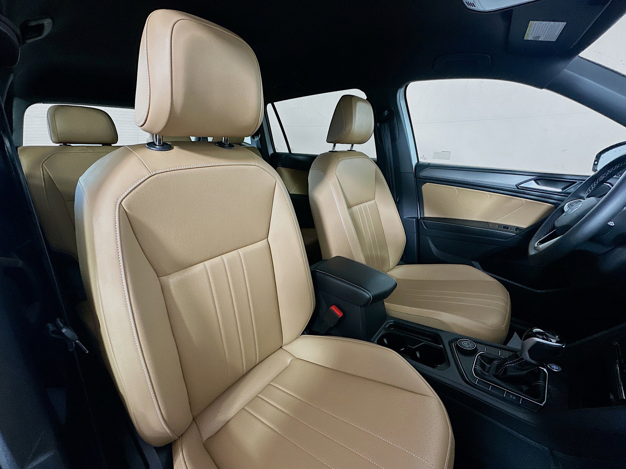 Used 2023 Volkswagen Tiguan SE AWD/4WD image 25