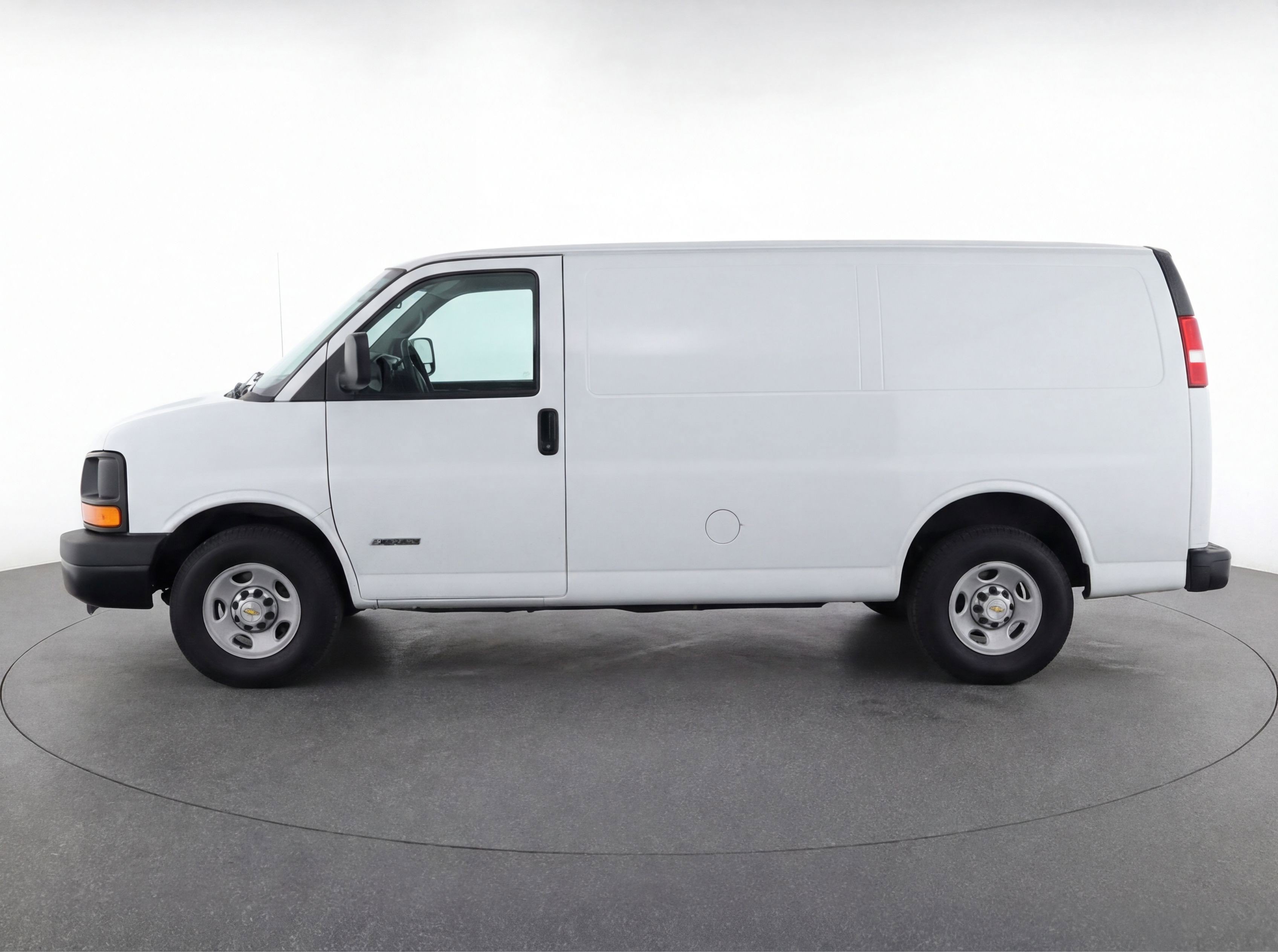 Used 2025 Chevrolet Express 3500 LT w/ LT Preferred Equipment Group image 5