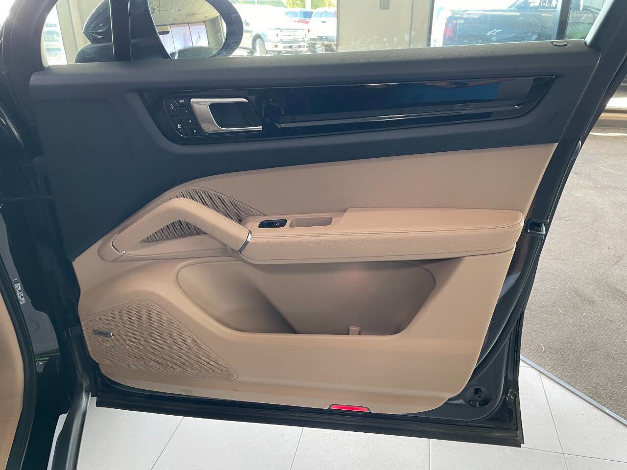 Used 2019 Porsche Cayenne image 29