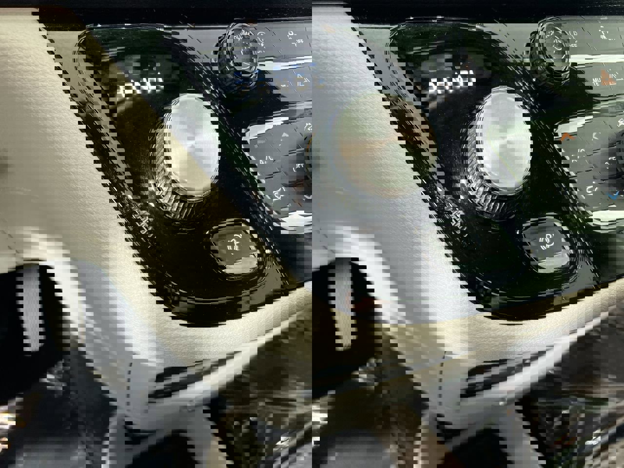 Used 2018 Chrysler Pacifica Limited image 22