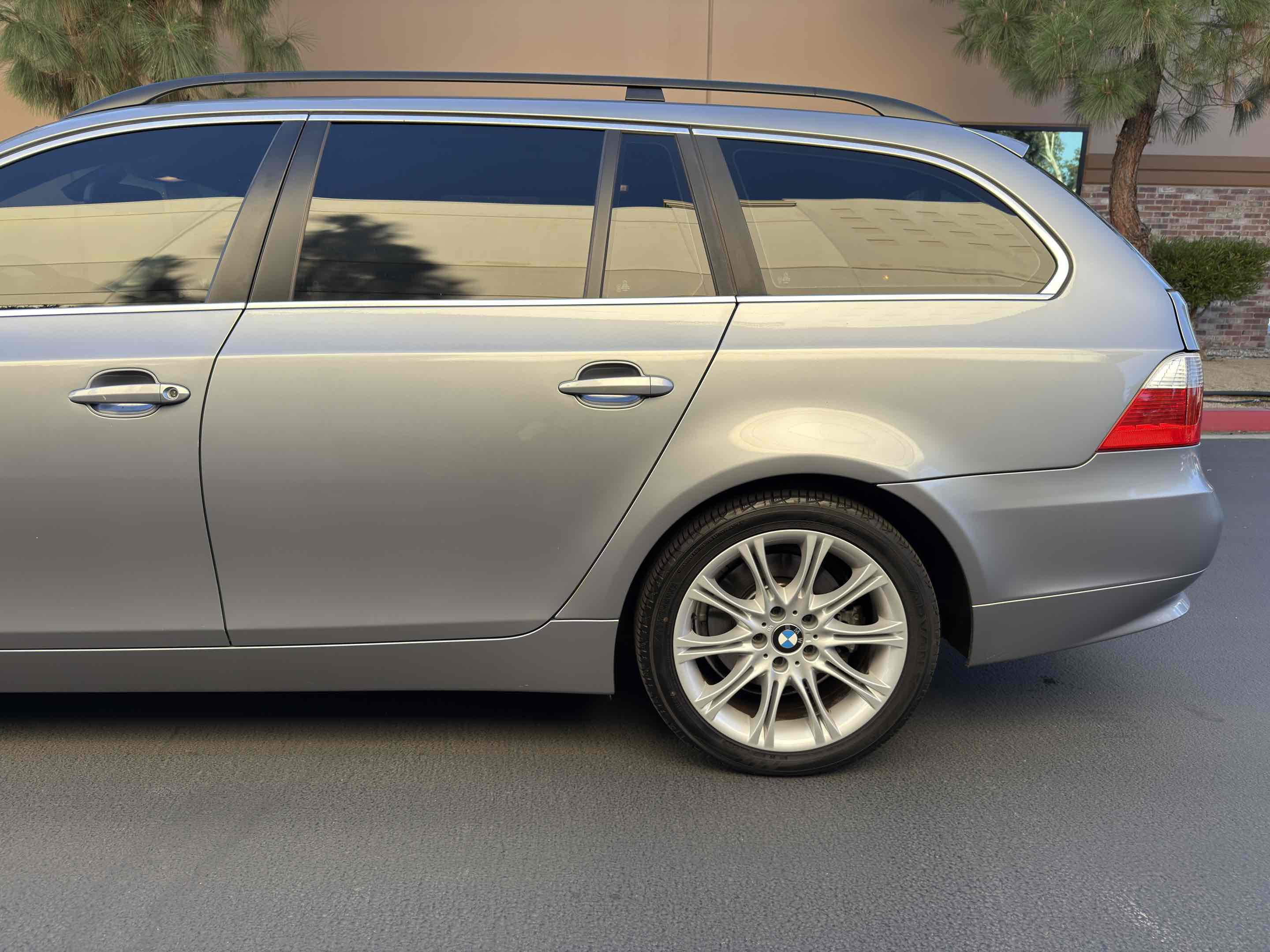 Used 2006 BMW 530xi Wagon image 5