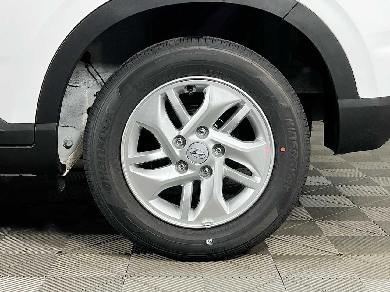 New 2026 Hyundai Venue SE FWD image 19
