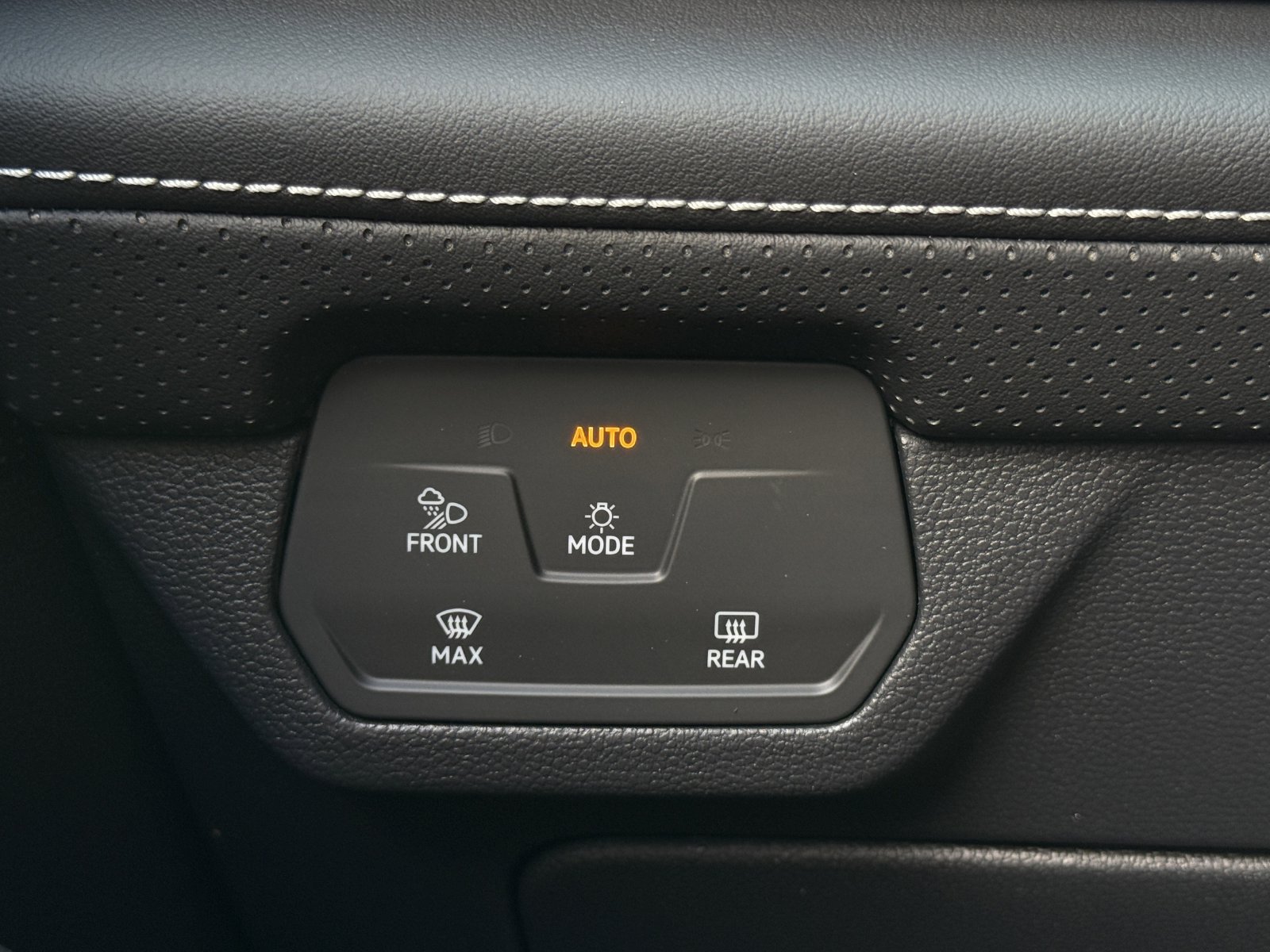 New 2026 Volkswagen Atlas SE FWD image 18