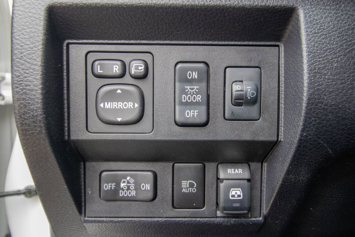 Used 2018 Toyota Tundra Platinum image 42