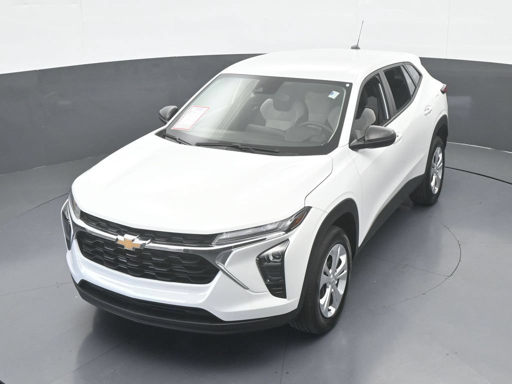 Used 2025 Chevrolet Trax LS FWD image 38