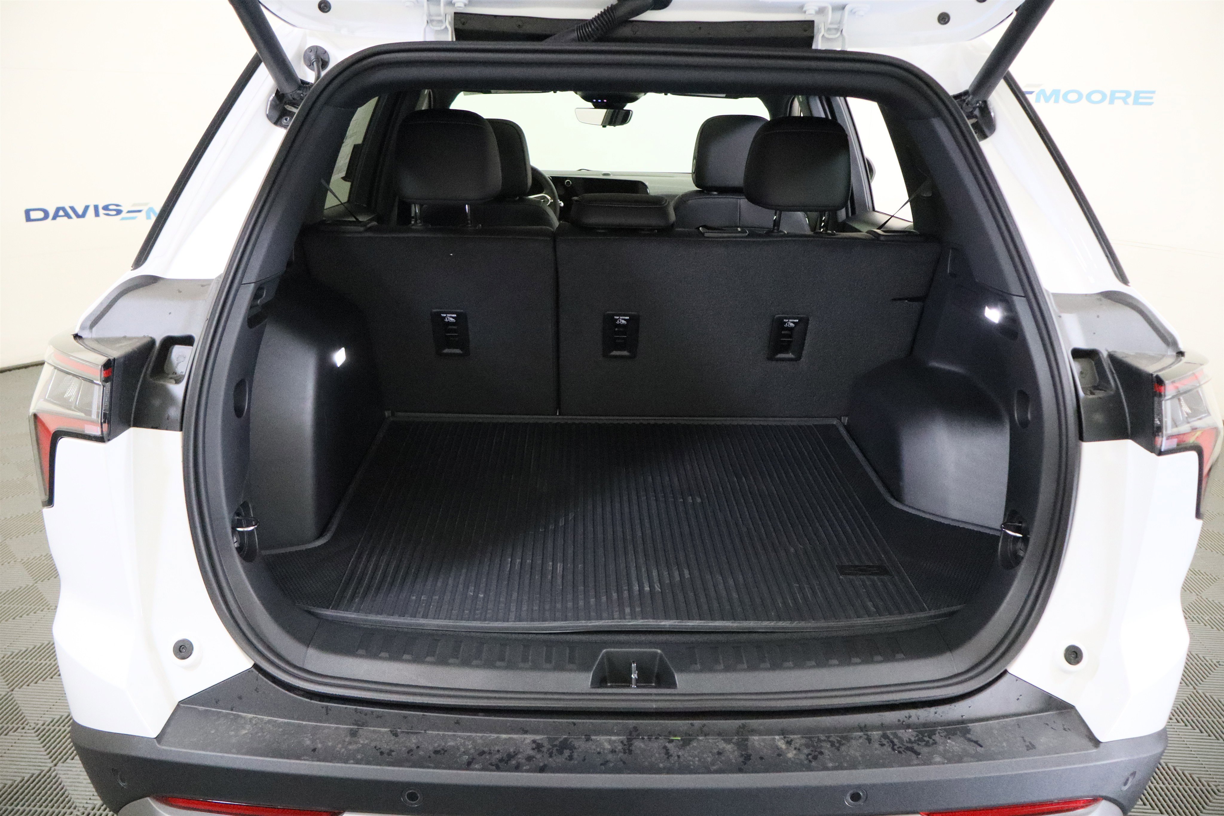 New 2026 Chevrolet Equinox LT w/ Convenience Package II AWD/4WD image 9