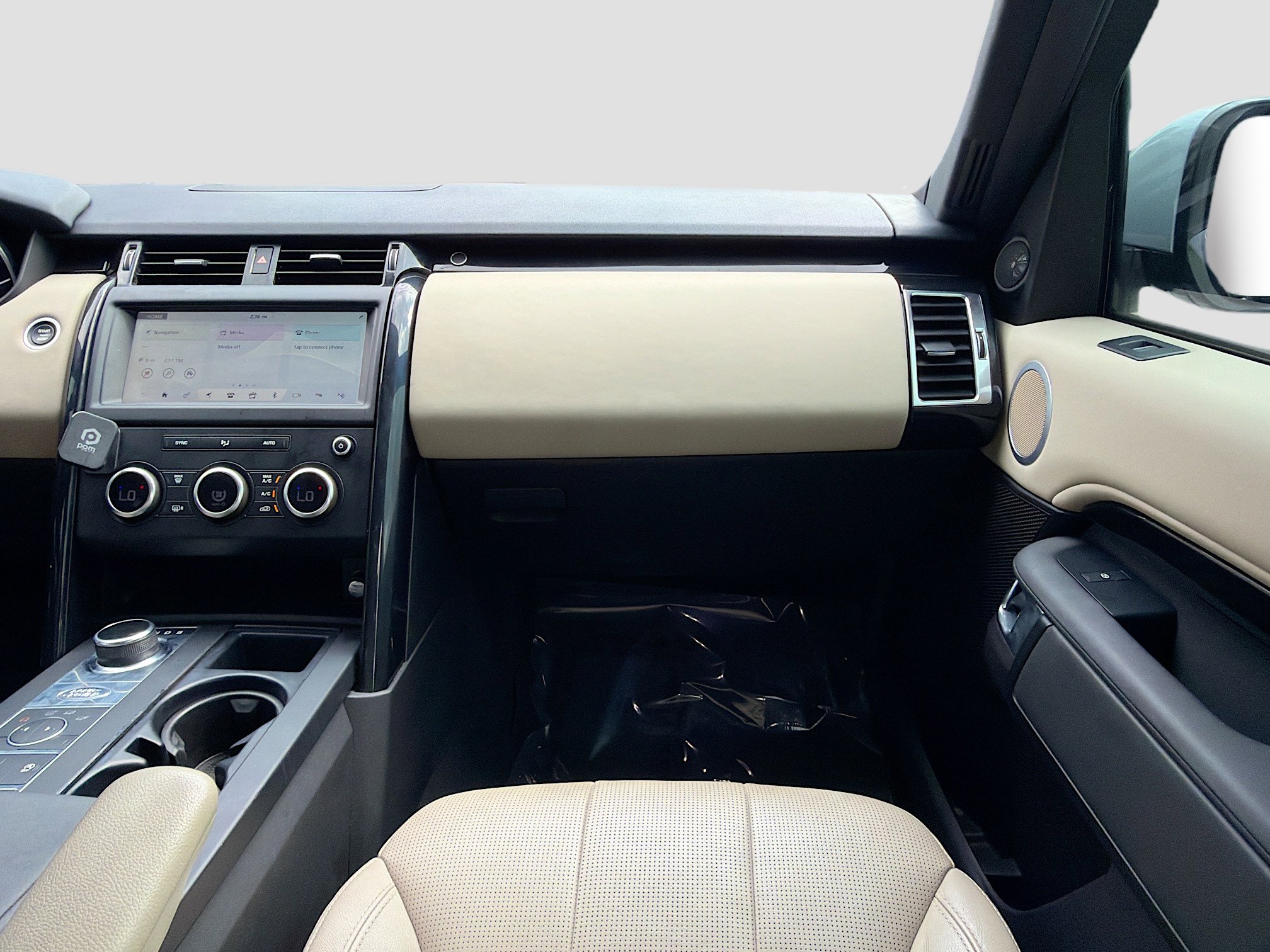Used 2019 Land Rover Discovery SE image 19
