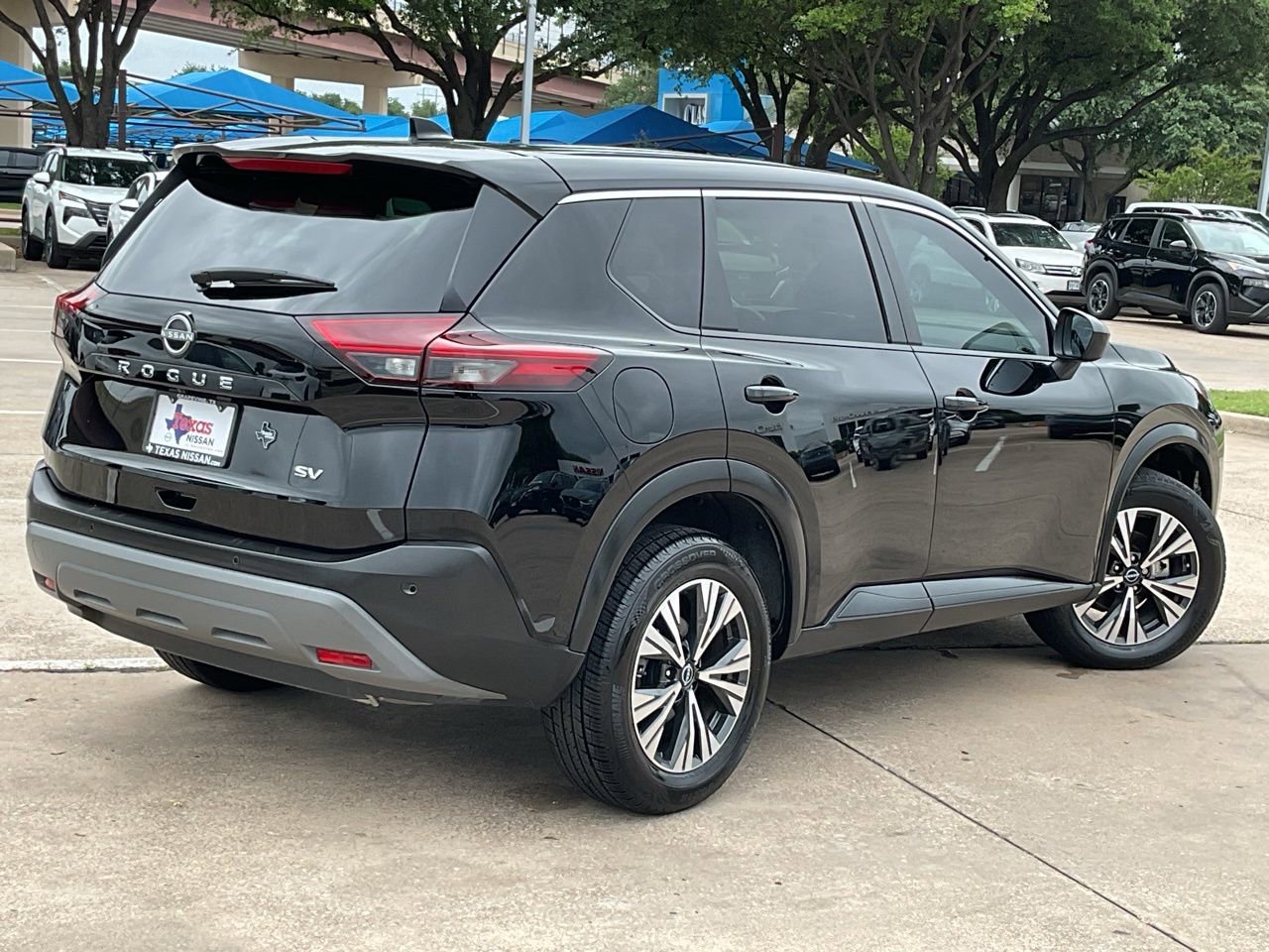Used 2023 Nissan Rogue SV image 5