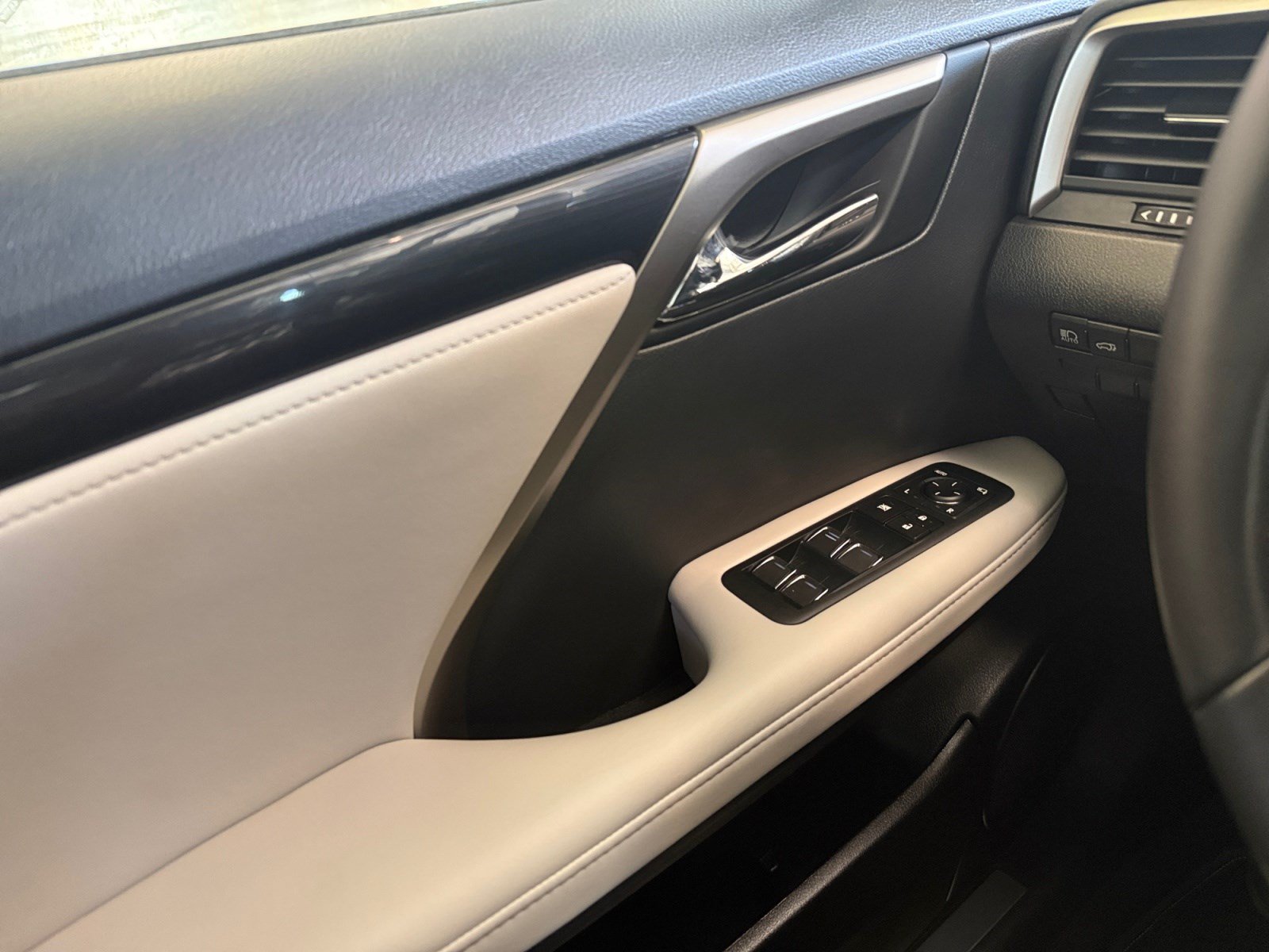Used 2020 Lexus RX 350 FWD w/ Accessory Package image 17